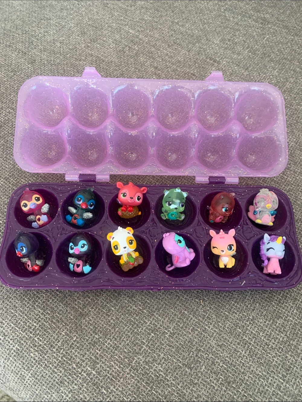 Hatchimals CollEGGtibles Purple Egg Storage Container and Figures